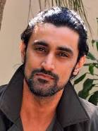 How tall is Kunal Kapoor?